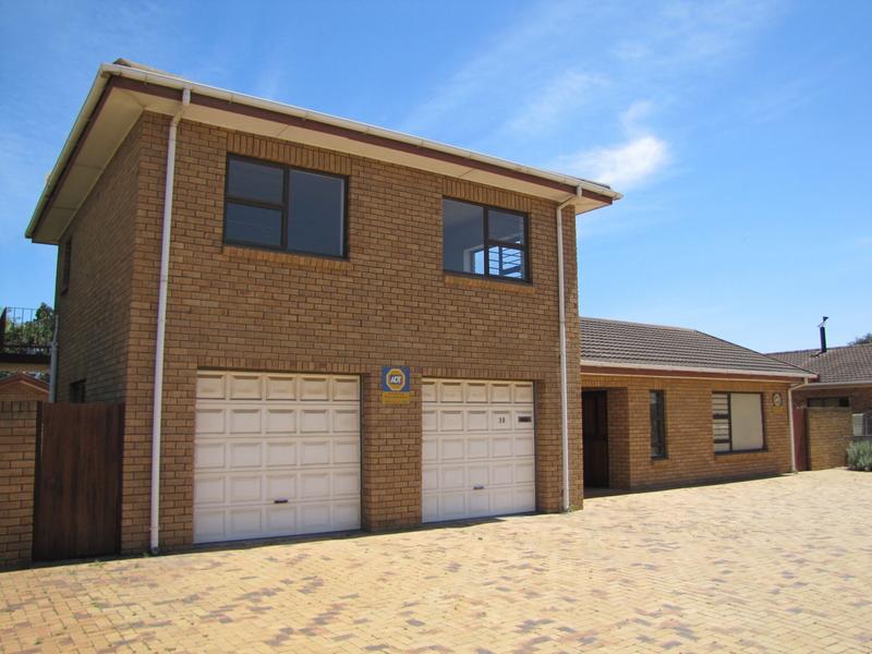 To Let 4 Bedroom Property for Rent in Mikro Park Western Cape